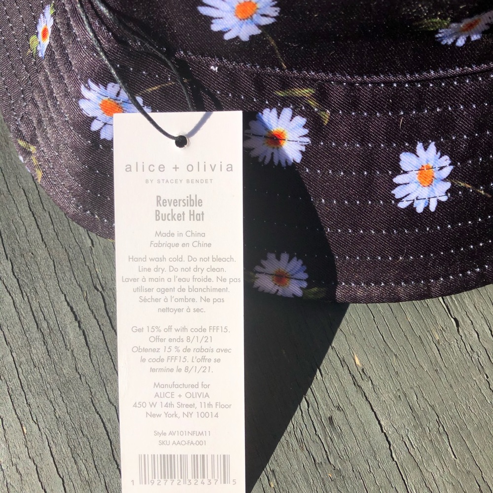 Alice and Olivia reversible bucket hat